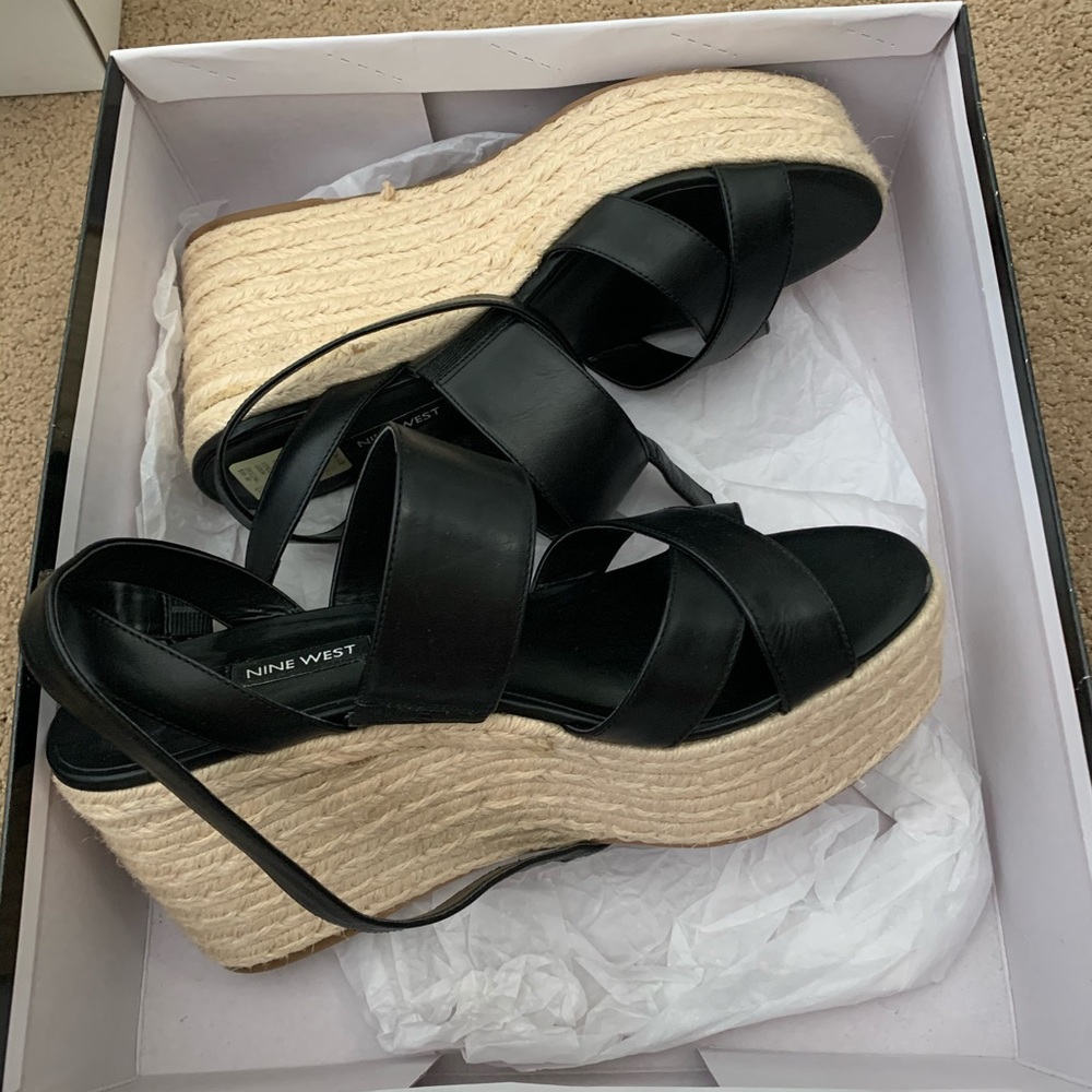 Black wedges